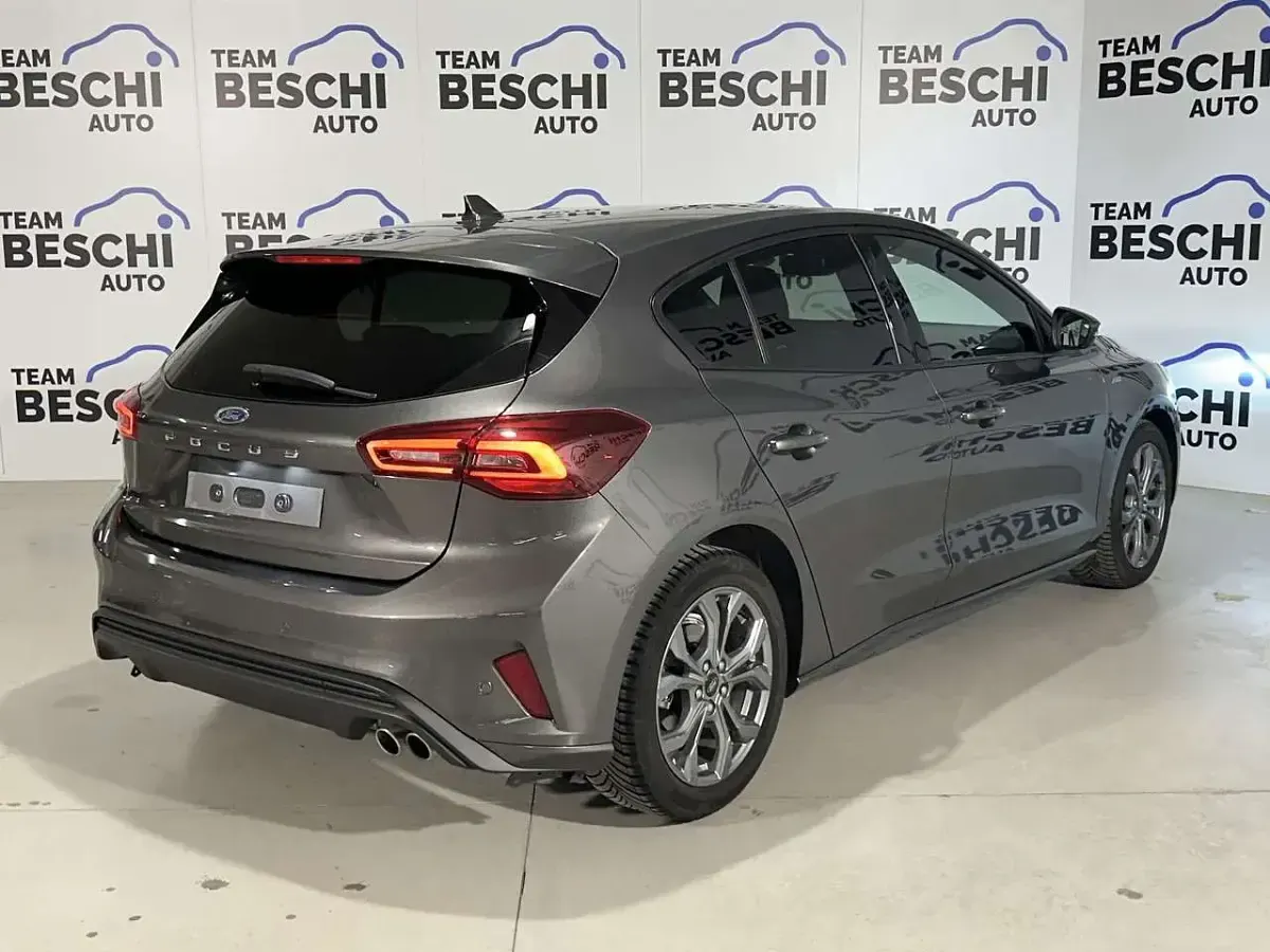 Usata Ford Focus ST-Line 116 CV (85 kW) 2023 Grigio Berlina