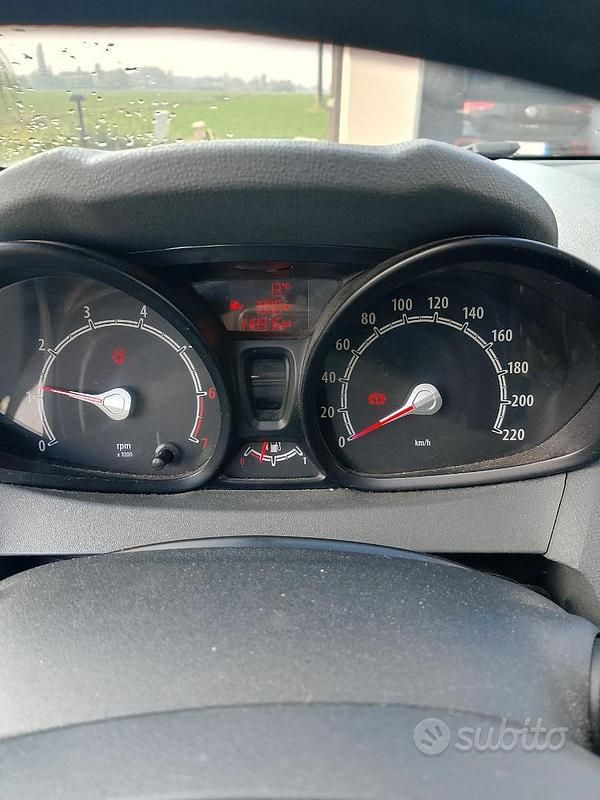 Usata Ford Fiesta 97 CV (71 kW) 2008 Grigio Utilitaria