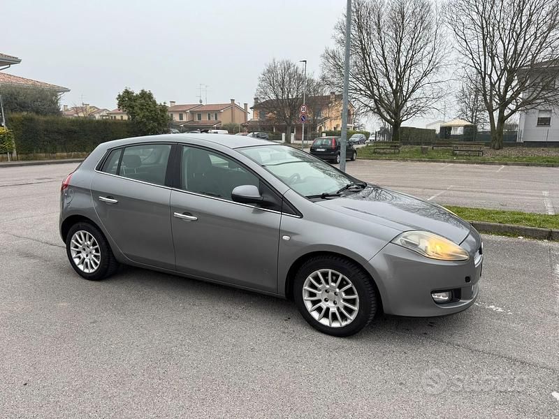 Usata Fiat Bravo 105 CV (77 kW) 2012 Grigio Utilitaria