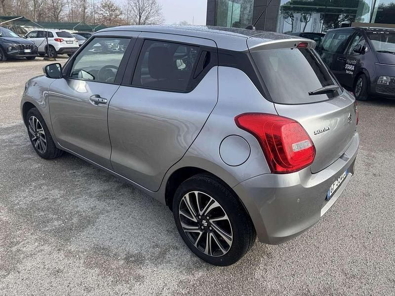 Usata Suzuki Swift 83 CV (61 kW) 2021 Argento Utilitaria