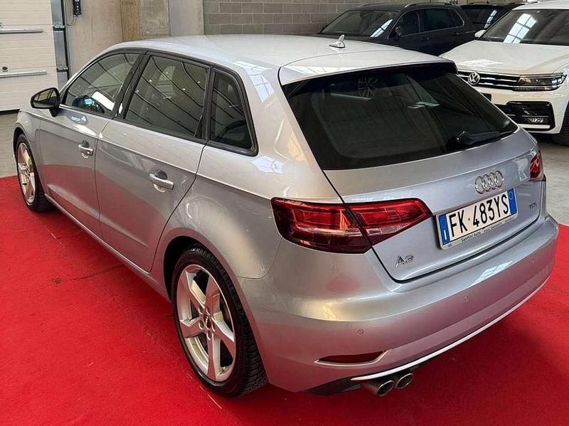 Begagnad Audi A3 Ambiente 150 HK (110 kW) 2017 Silver Sedan