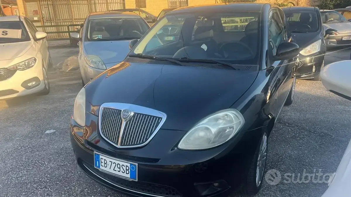 Usata Lancia Ypsilon 75 CV (55 kW) 2010 Nero Utilitaria