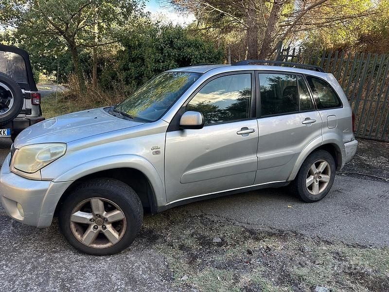 Usata 2002 Toyota RAV4 SUV | 3500 € (Buon prezzo) - Immagine 1/3
