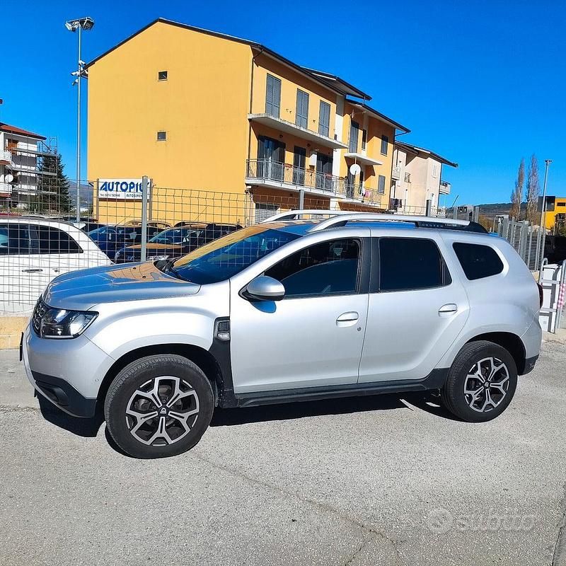 Grigio Usata 2018 Dacia Duster Lauréate SUV | 11.800 € (Buon prezzo) - Immagine 1/4