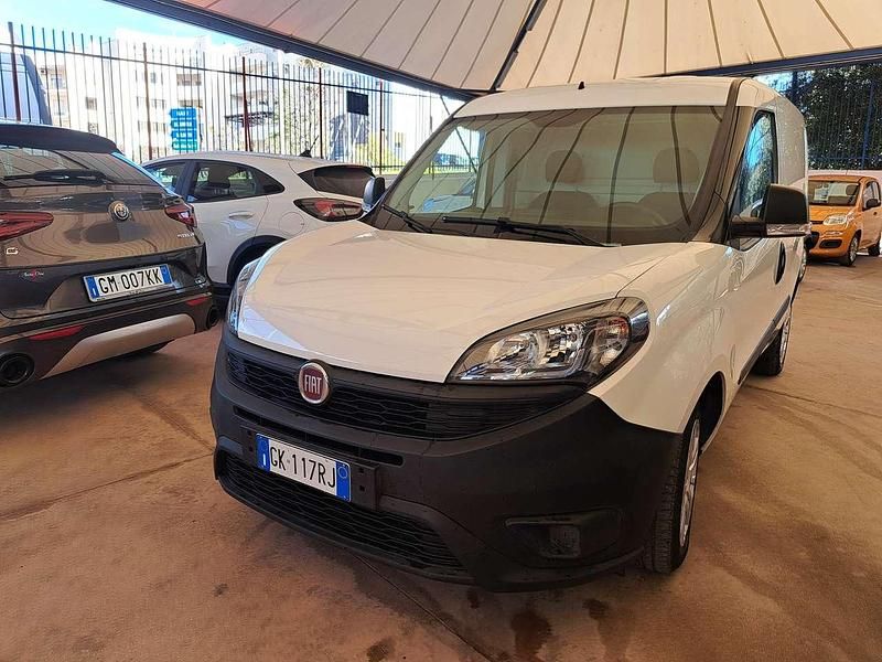 Usata Fiat Doblò Lounge 90 CV (66 kW) 2022 Bianco Monovolume