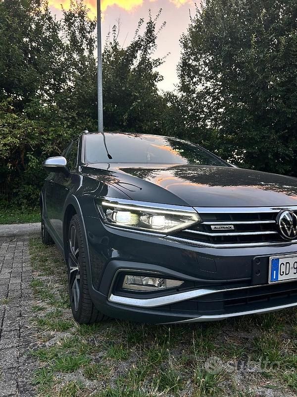 Grigio Usata 2021 VW Passat Station wagon | 18.500 € (Molto cara) - Immagine 1/4