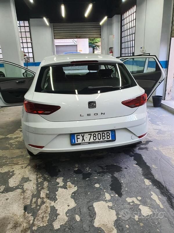 Usata Seat Leon 115 CV (84 kW) 2019 Bianco Berlina