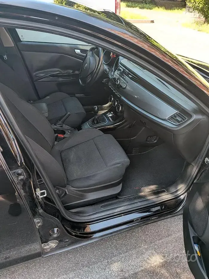 Usata Alfa Romeo Giulietta 140 CV (102 kW) 2011 Utilitaria