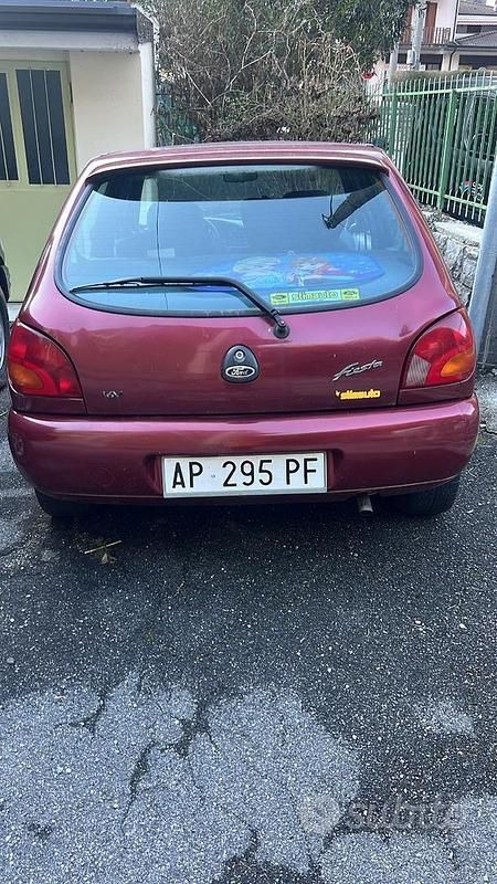 Usata Ford Fiesta 1997 Rosso Utilitaria