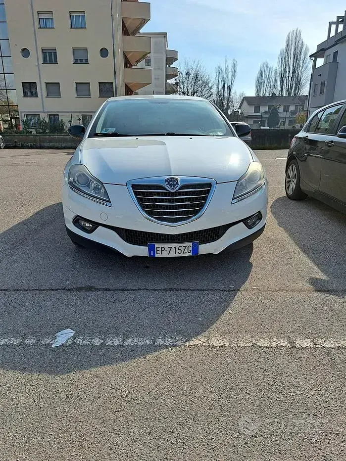 Usata Lancia Delta 120 CV (88 kW) 2011 Bianco Utilitaria