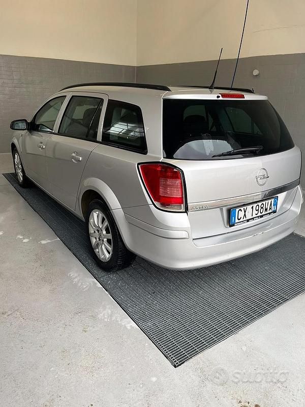 Usata Opel Astra 101 CV (74 kW) 2005 Station wagon
