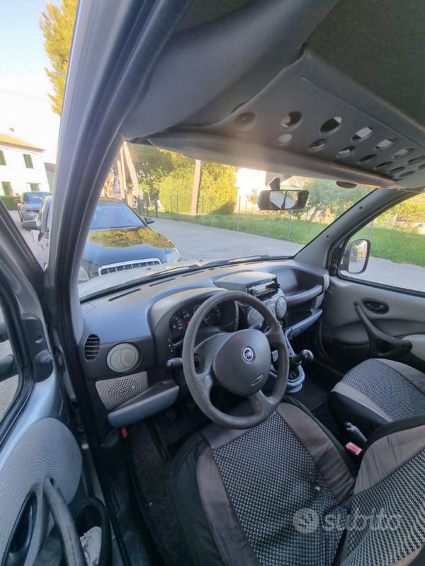 Usata Fiat Doblò 63 CV (46 kW) 2005 Grigio Monovolume