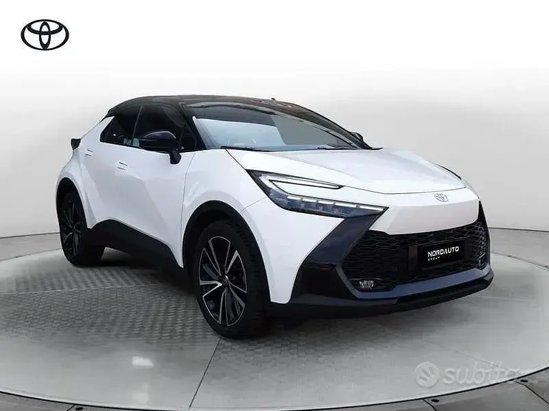 Usata Toyota C-HR Lounge 2024 Bianco SUV