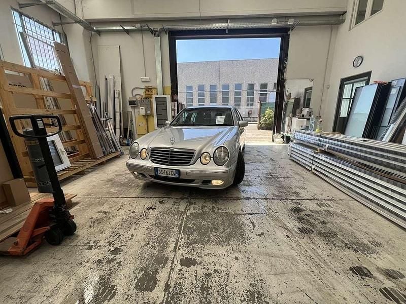 Usata Mercedes E200 Avantgarde 163 CV (119 kW) 2001 Berlina