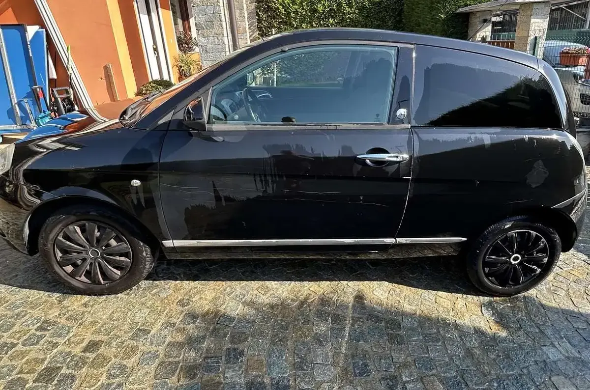 Usata Lancia Ypsilon 77 CV (56 kW) 2009 Nero Utilitaria