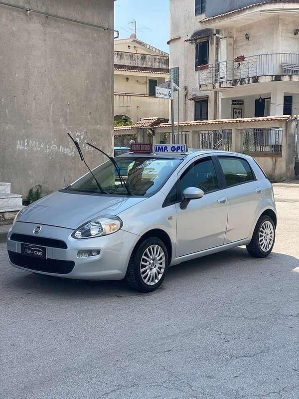 Usata Fiat Punto Street 77 CV (56 kW) 2014 Argento Utilitaria
