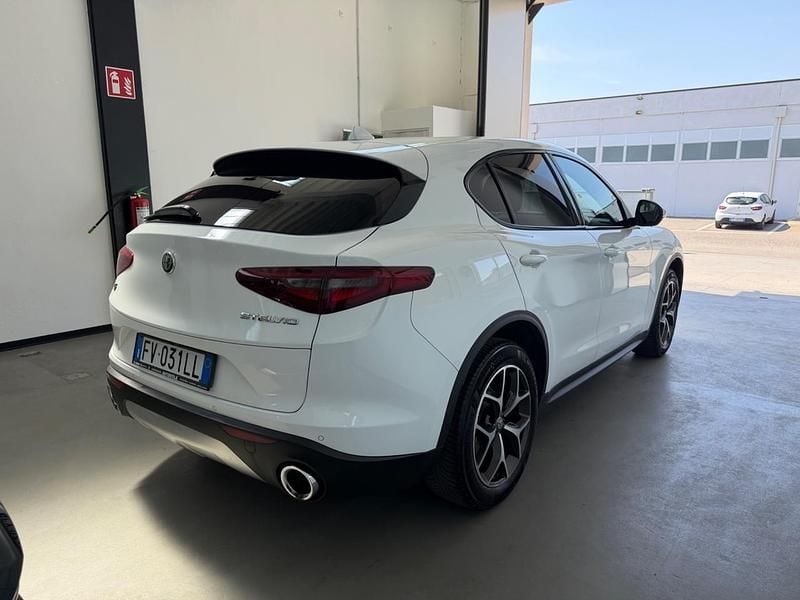 Usata Alfa Romeo Stelvio Executive 210 CV (154 kW) 2019 Bianco SUV