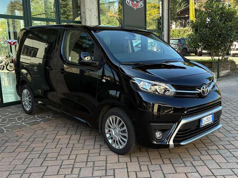 Usata Toyota Proace Lounge 120 CV (88 kW) 2022 Nero Monovolume