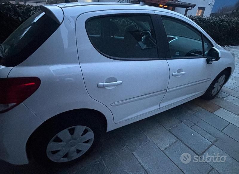 Usata Peugeot 207 75 CV (55 kW) 2012 Berlina