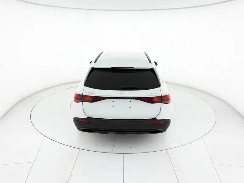 Bianco Nuova 2025 Mercedes E220 Premium Station wagon | 82.900 € (Super prezzo) - Immagine 1/4