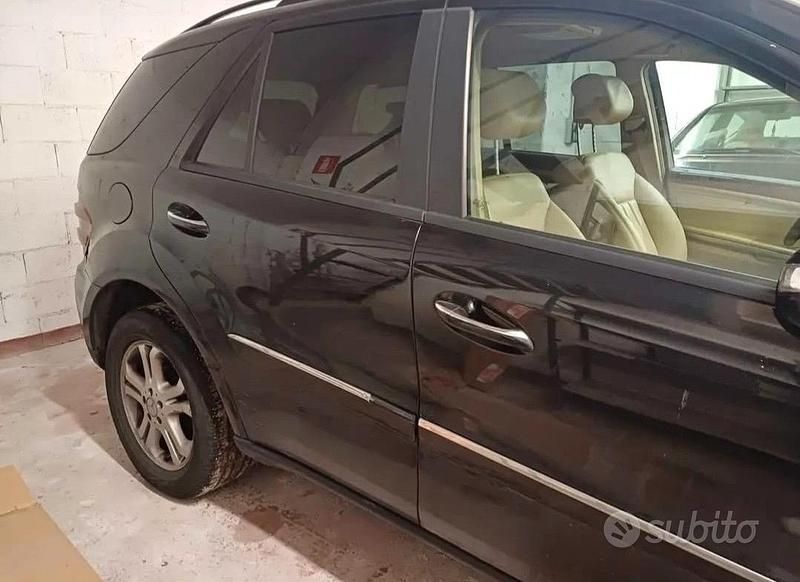 Usata Mercedes ML320 224 CV (164 kW) 2006 Nero SUV