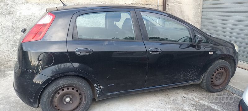 Nero Usata 2007 Fiat Grande Punto Due volumi | 1300 € (Super prezzo) - Immagine 1/4