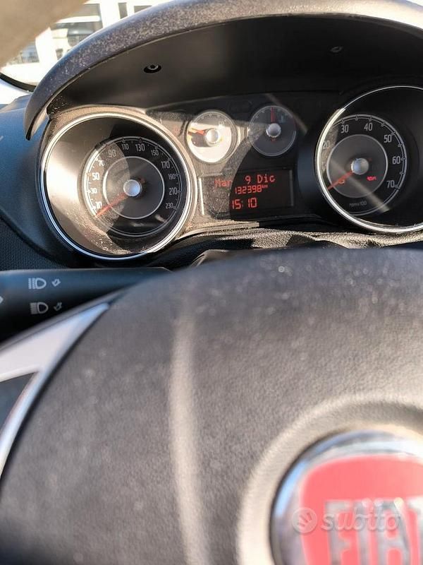 Usata Fiat Punto Street 69 CV (50 kW) 2014 Grigio Berlina