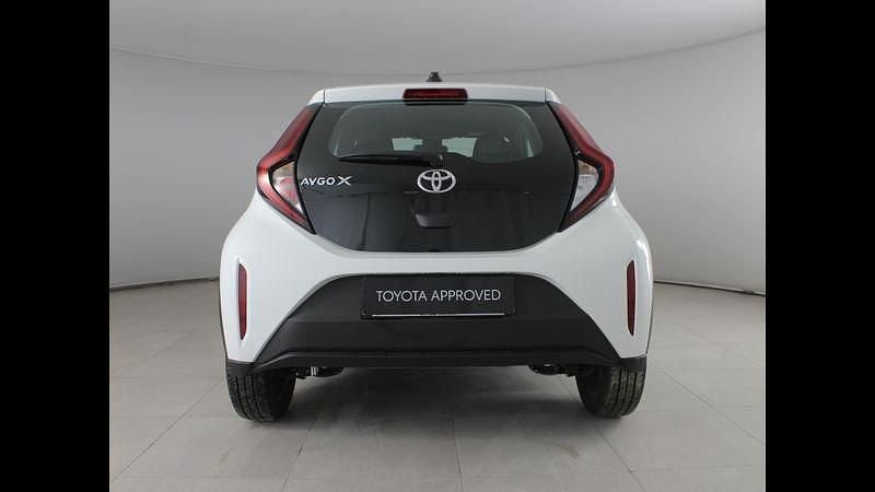 Usata Toyota Aygo X Active 72 CV (52 kW) 2025 Bianco SUV