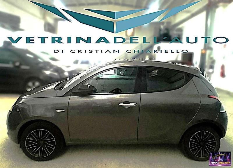 Usata Lancia Ypsilon S 69 CV (50 kW) 2022 Grigio chiaro Utilitaria