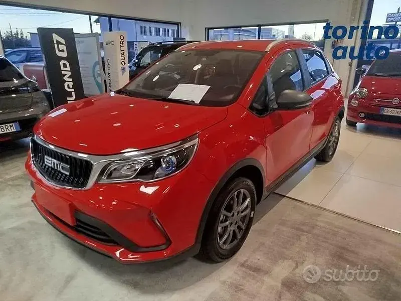 Nuova EMC QUATTRO 103 CV (75 kW) 2026 Rosso SUV