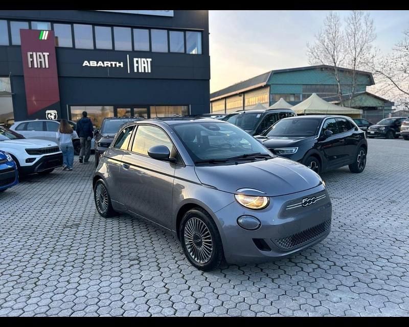 Usata Fiat 500e Icon 42 kW (58 CV) 2021 Grigio Utilitaria