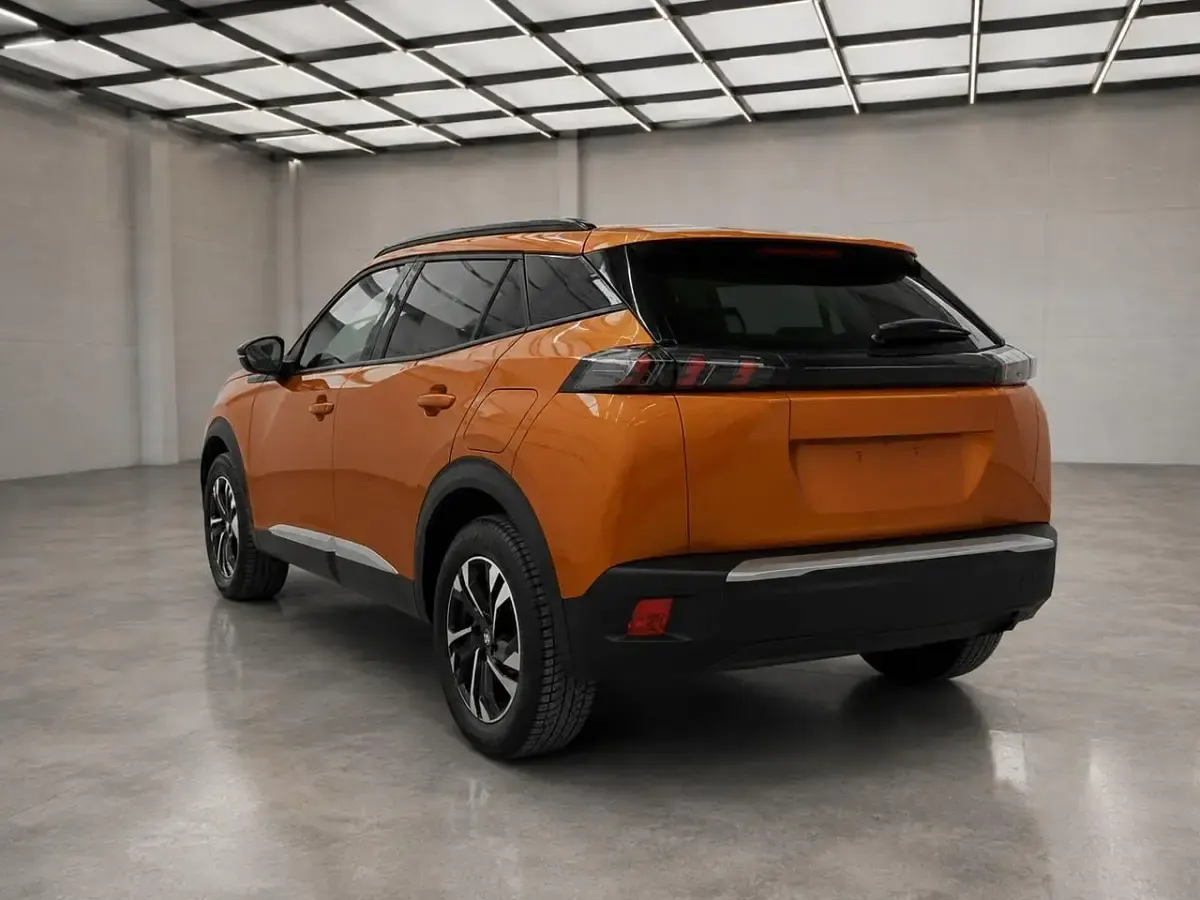 Usata Peugeot 5008 Allure 131 CV (96 kW) 2023 Marrone SUV