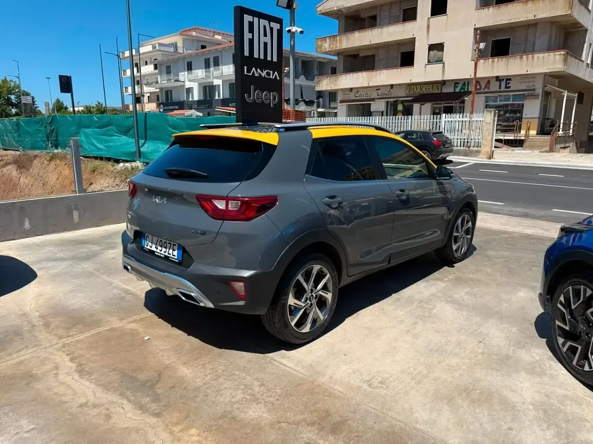 Usata Kia Stonic GT-Line 100 CV (73 kW) 2023 Grigio SUV