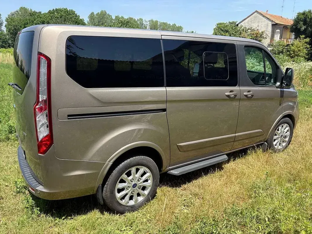 Usata Ford Tourneo Custom 170 CV (125 kW) 2018 Bronzo Furgone