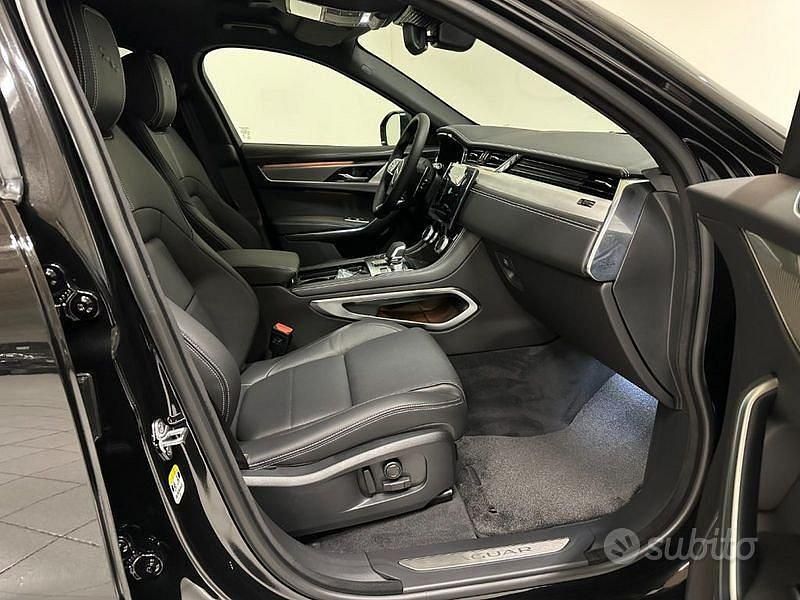 Usata Jaguar F-Pace R-Dynamic 163 CV (119 kW) 2024 Santorini black / metallizzato SUV