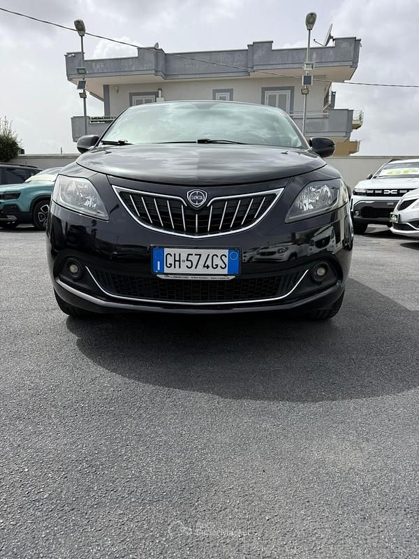 Usata Lancia Ypsilon 69 CV (50 kW) 2021 Nero Utilitaria
