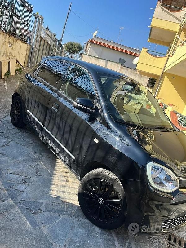 Usata Renault Twingo Urban Night 30 kW (42 CV) 2022 Nero Utilitaria