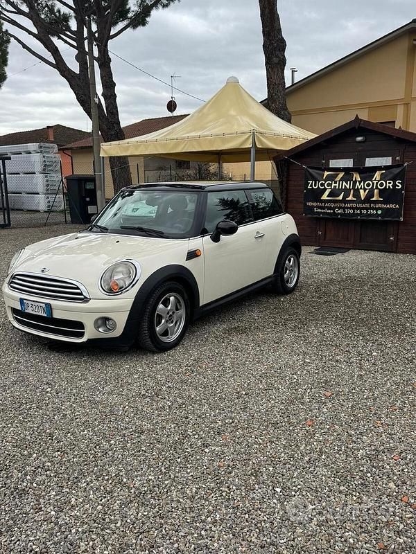 Usata Mini Cooper D Chili 109 CV (80 kW) 2008 Beige Utilitaria