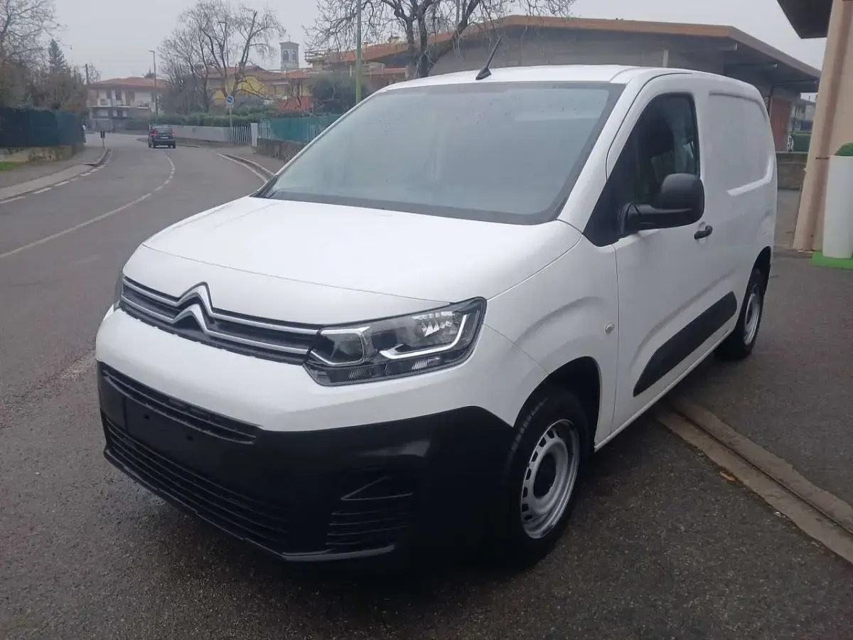 Usata Citroën Berlingo 102 CV (75 kW) 2021 Bianco Monovolume