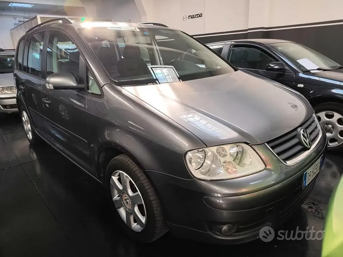Usata VW Touran Highline 105 CV (77 kW) 2006 Grigio Monovolume