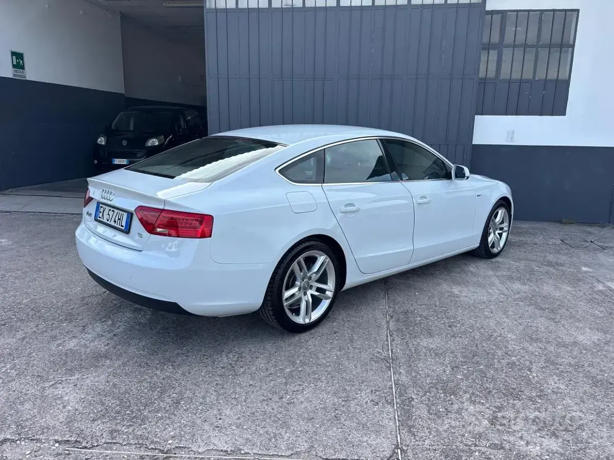 Usata Audi A5 Ambiente 177 CV (130 kW) 2012 Bianco Coupé