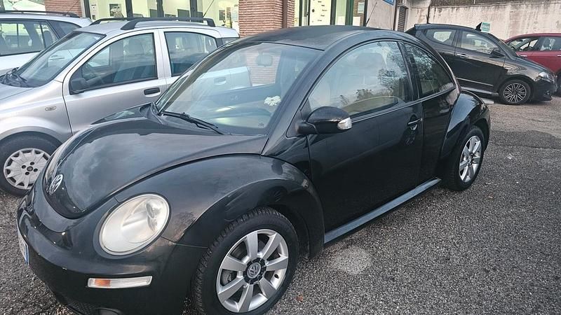Usata VW New Beetle 104 CV (76 kW) 2006 Nero Utilitaria