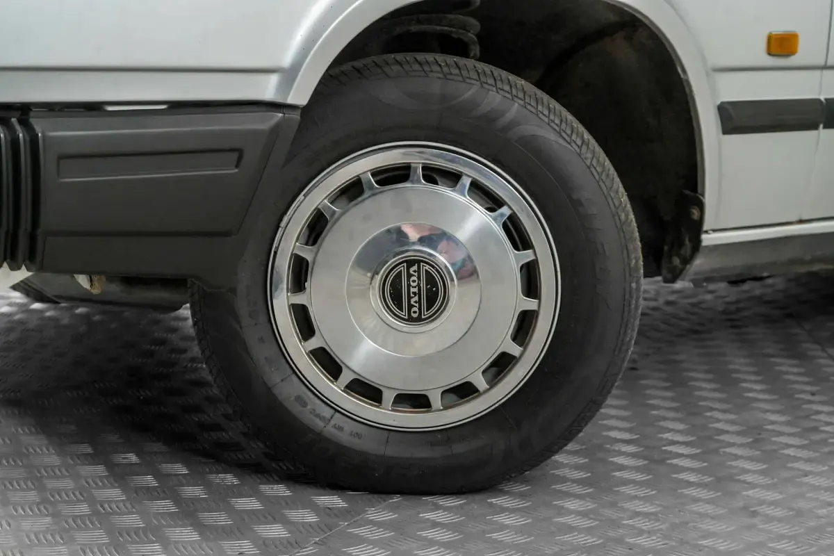 Usata Volvo 740 113 CV (83 kW) 1987 Grigio Berlina