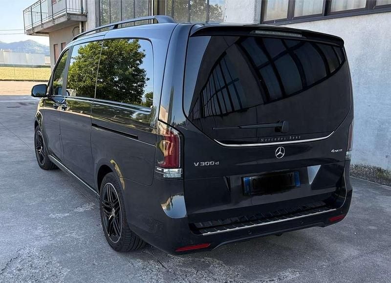 Usata Mercedes V300 Avantgarde 237 CV (174 kW) 2025 Grigio Monovolume