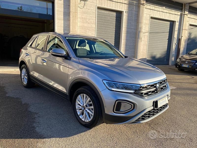 Usata VW T-Roc Life 110 CV (80 kW) 2023 Grigio SUV