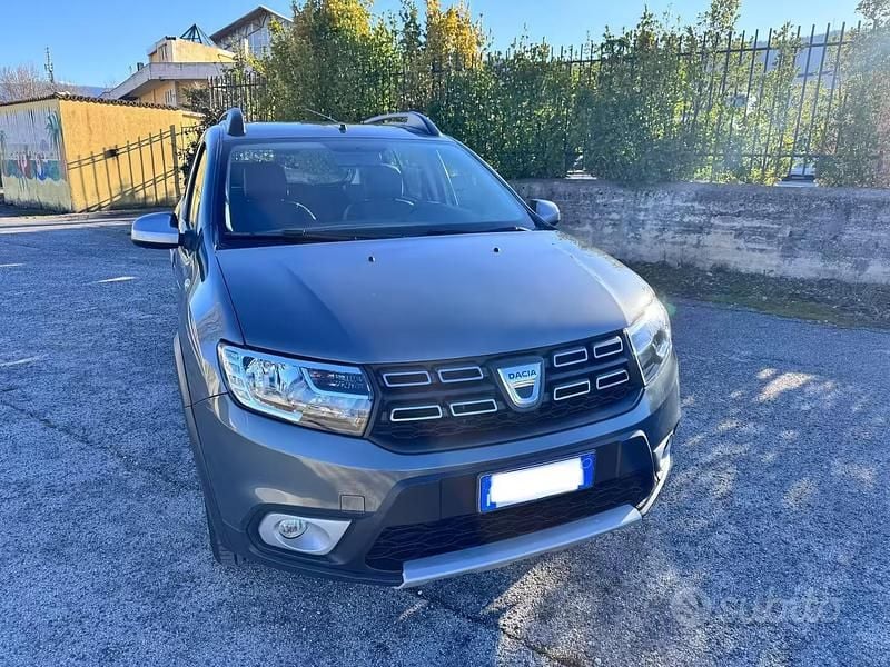 Usata Dacia Sandero 90 CV (66 kW) 2017 Grigio Berlina