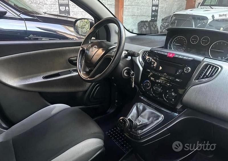 Usata Lancia Ypsilon 69 CV (50 kW) 2013 Nero Utilitaria