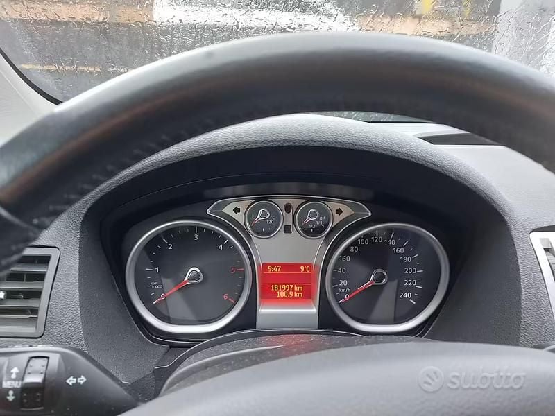 Usata Ford Kuga 140 CV (102 kW) 2012 Bianco SUV