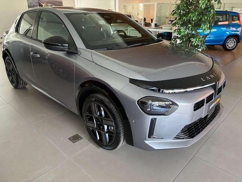 Nuova Lancia Ypsilon 101 CV (74 kW) 2025 Nero Utilitaria