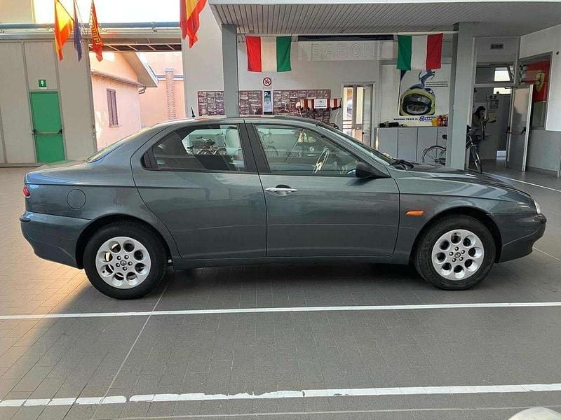 Grigio scuro metallizzato Usata 1999 Alfa Romeo 156 Tre volumi | 7500 € (Cara) - Immagine 1/4